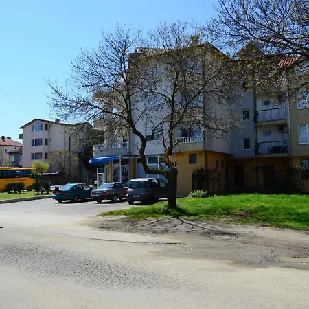 Kirovi House - Guest Casa de hóspedes Carevo