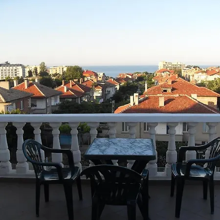 Casa de hóspedes Kirovi House - Guest Carevo