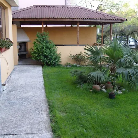 Kirovi House - Guest Casa de hóspedes Carevo