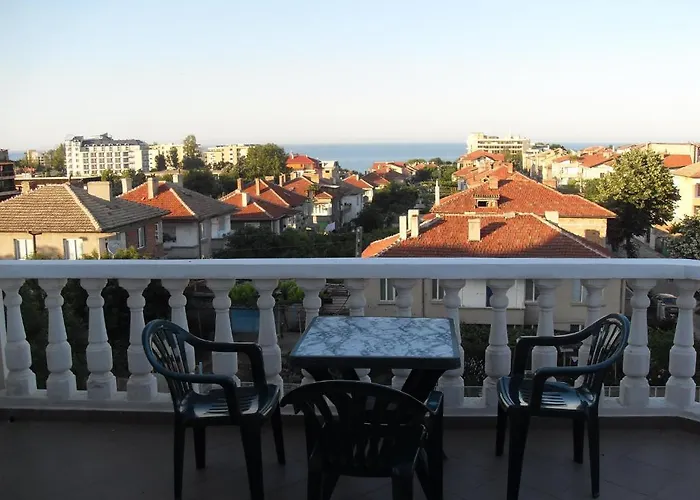 Πανσιόν Kirovi House - Guest Tsarevo