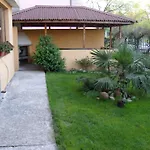 Kirovi House - Guest Vendégház Carevo