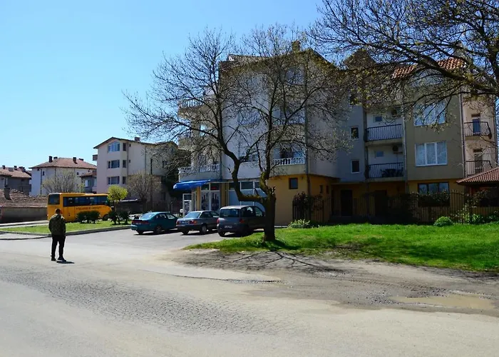 Kirovi House - Guest Gasthof Zarewo